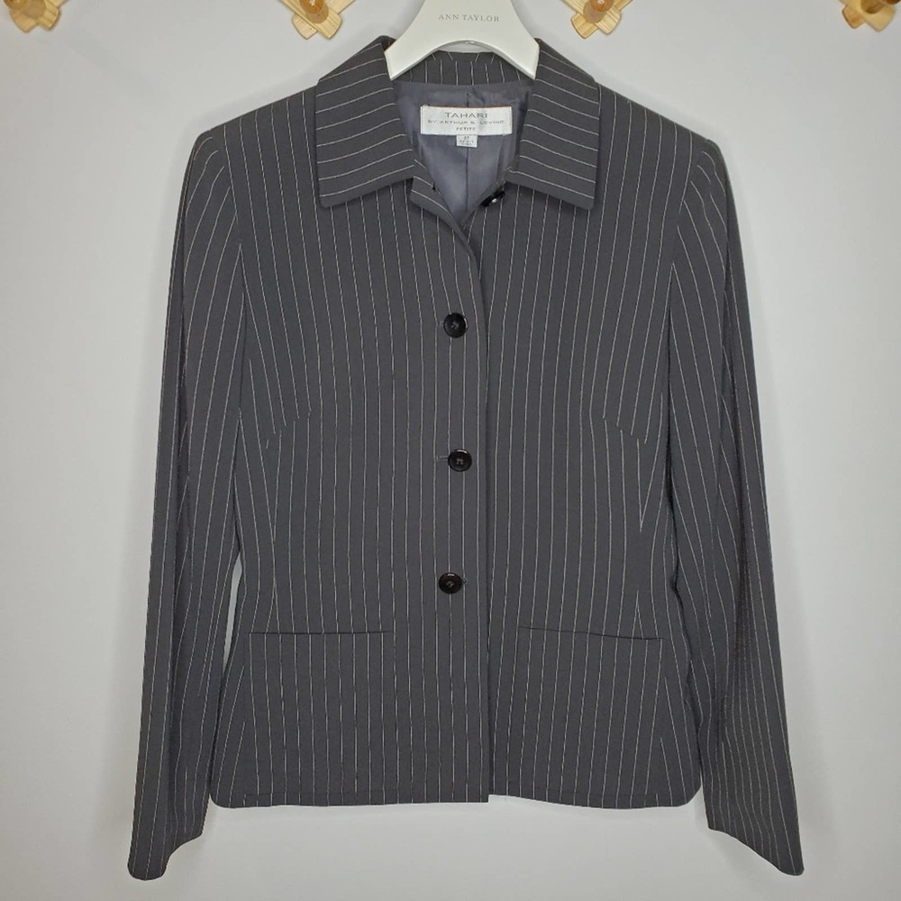 Tahari pinstripe button front blazer jacket 6P blk